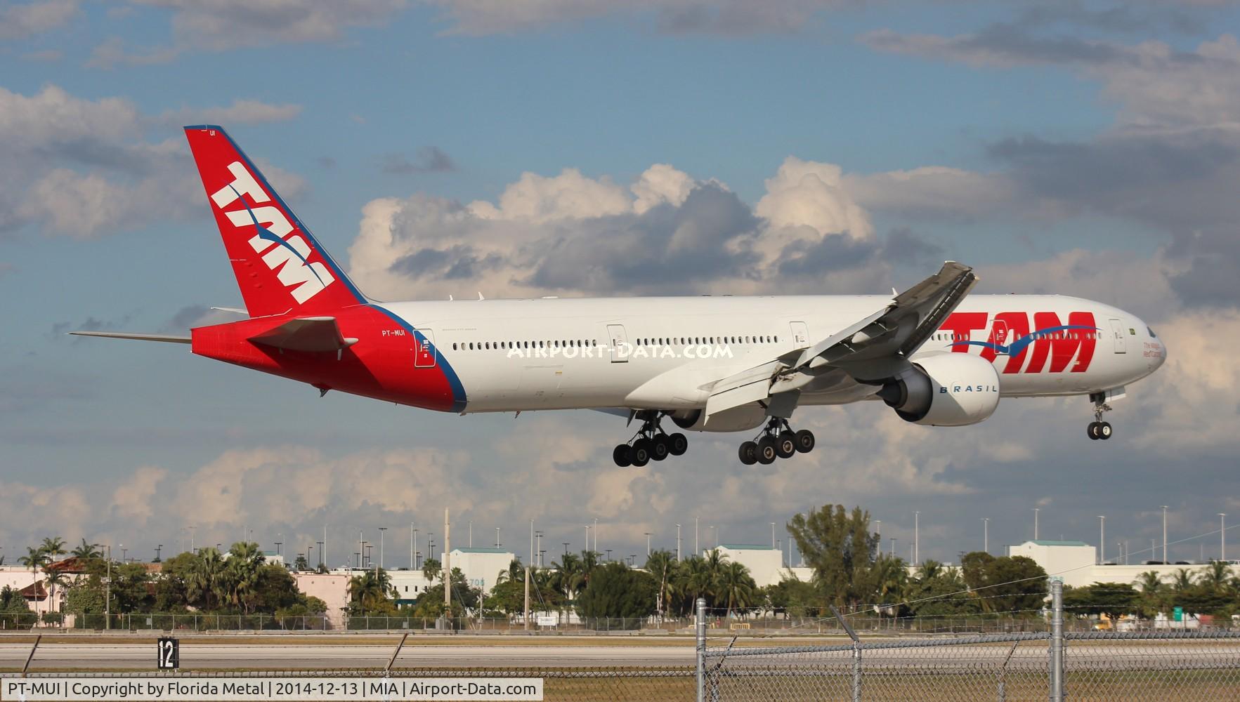 PT-MUI, 2013 Boeing 777-32W/ER C/N 40589, TAM 777-300