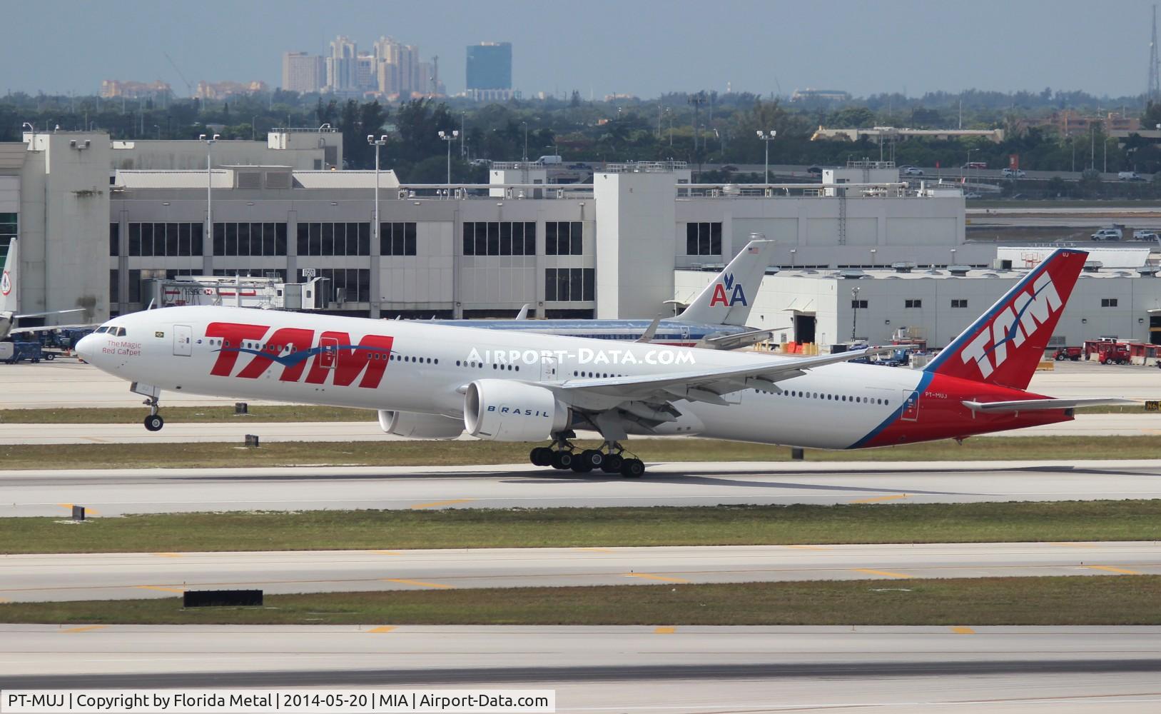 PT-MUJ, 2013 Boeing 777-32W/ER C/N 40588, TAM 777-300