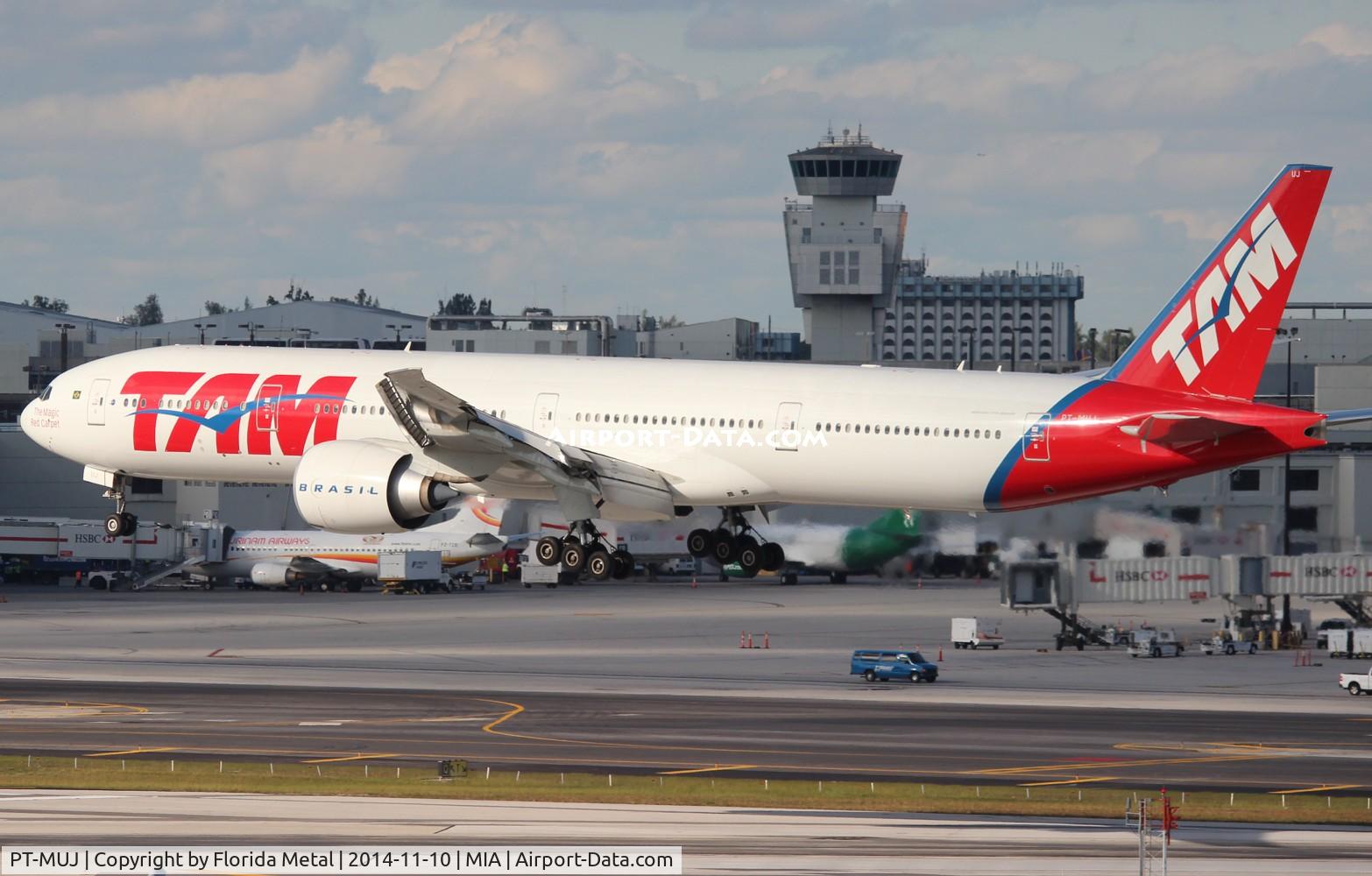 PT-MUJ, 2013 Boeing 777-32W/ER C/N 40588, TAM 777-300