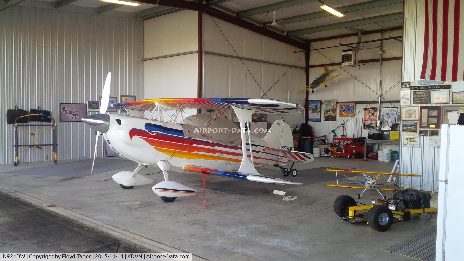 N924DW, 1988 Christen Eagle II C/N WOOD-0001, Sitting in the Hangar