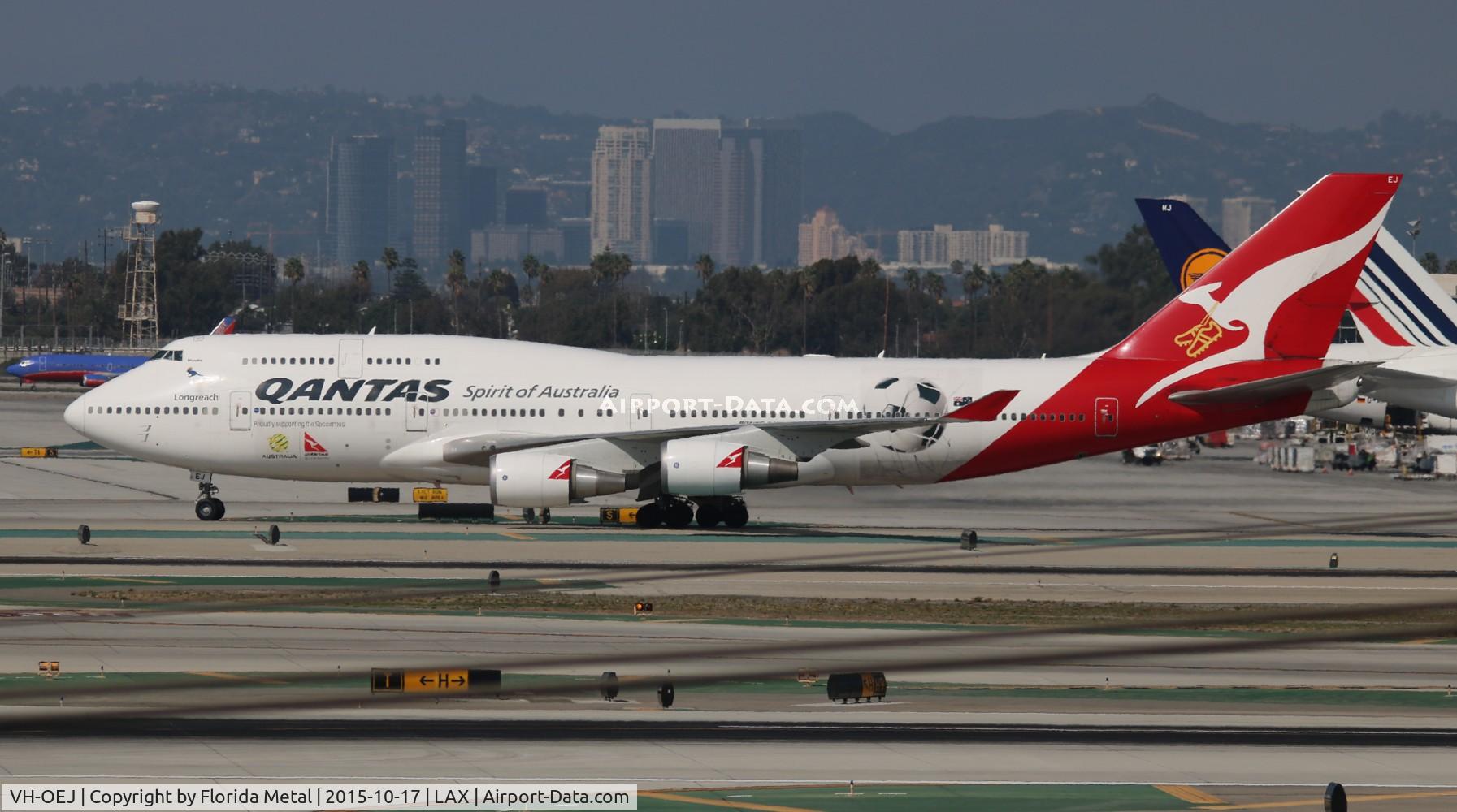 VH-OEJ, 2003 Boeing 747-438/ER C/N 32914, Qantas former Wunala Dreaming 747-400, now painted for the Australian national soccer team