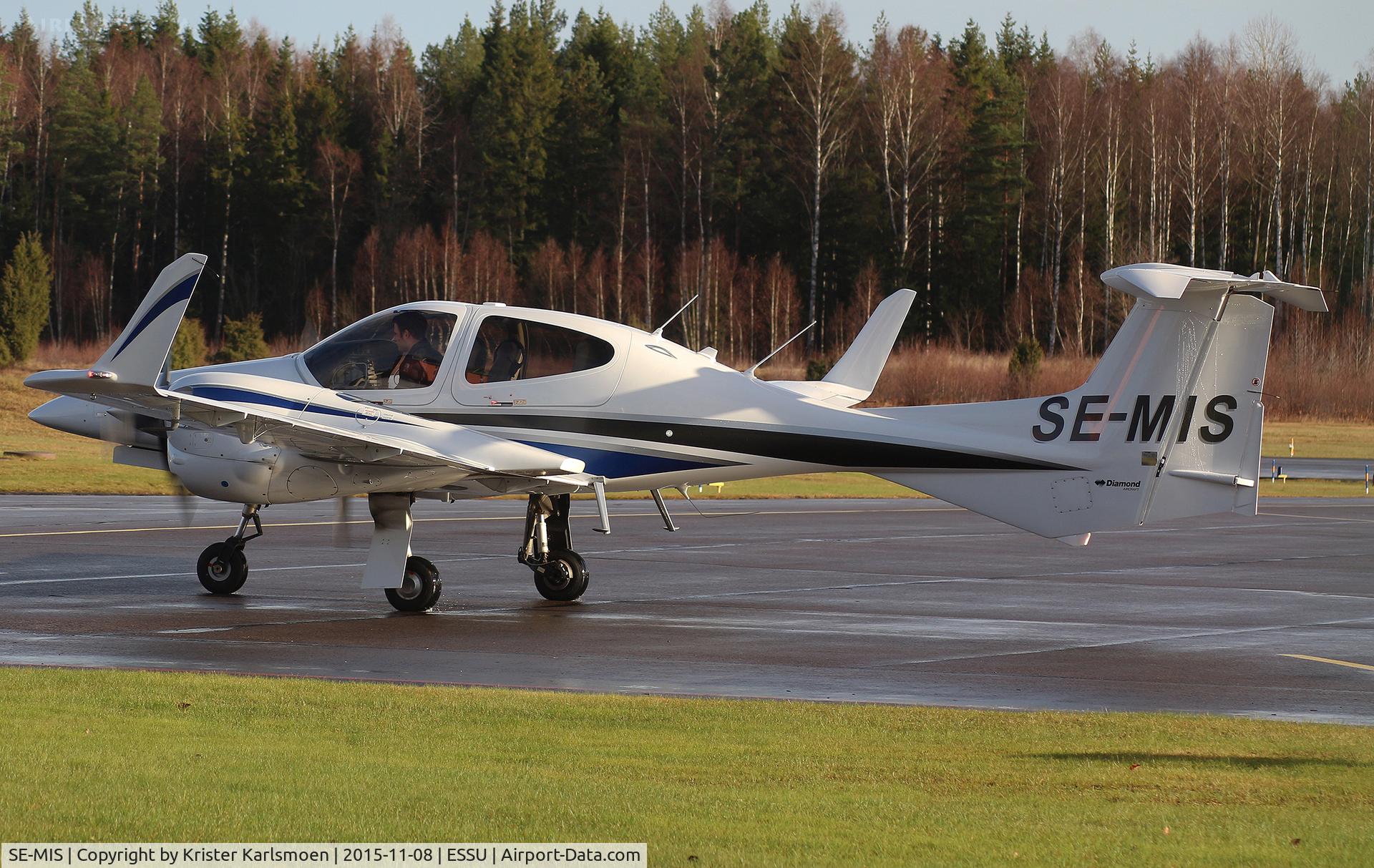 SE-MIS, 2015 Diamond DA-42NG Twin Star C/N 42.N158, Taxi for fuel before departure to Pajala.