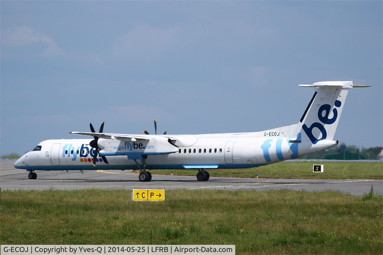 G-ECOJ, 2008 De Havilland Canada DHC-8-402Q Dash 8 C/N 4229, De Havilland Canada DHC-8-402Q Dash 8, Taxiing to holding point Charlie, Brest-Bretagne airport (LFRB-BES)