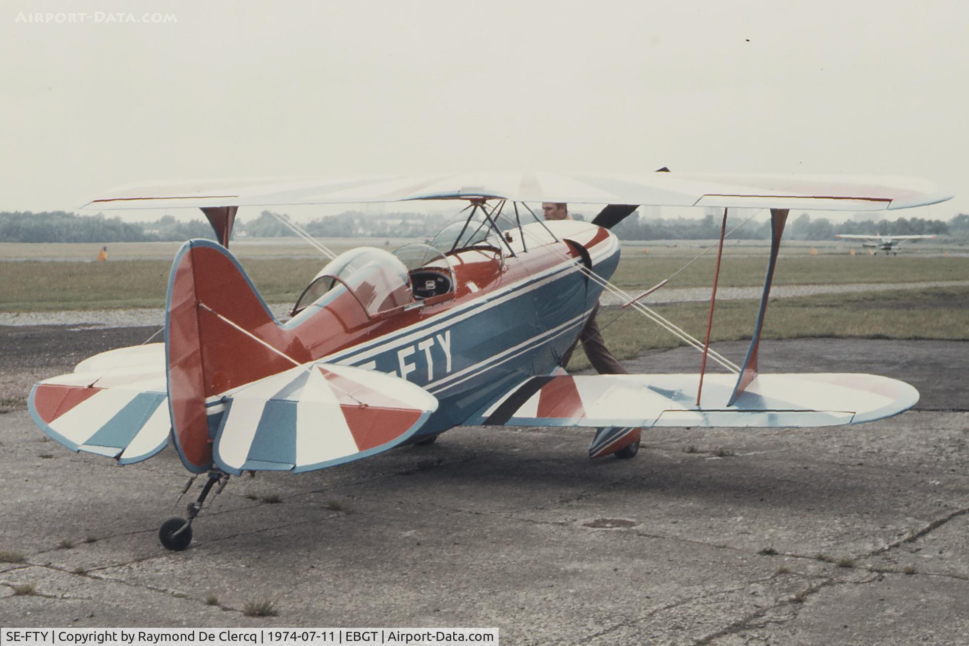 SE-FTY, 1973 Aerotek Pitts S-2A Special C/N 2049, Visitor at airfield Ghent together with Cessna SE-FKL.