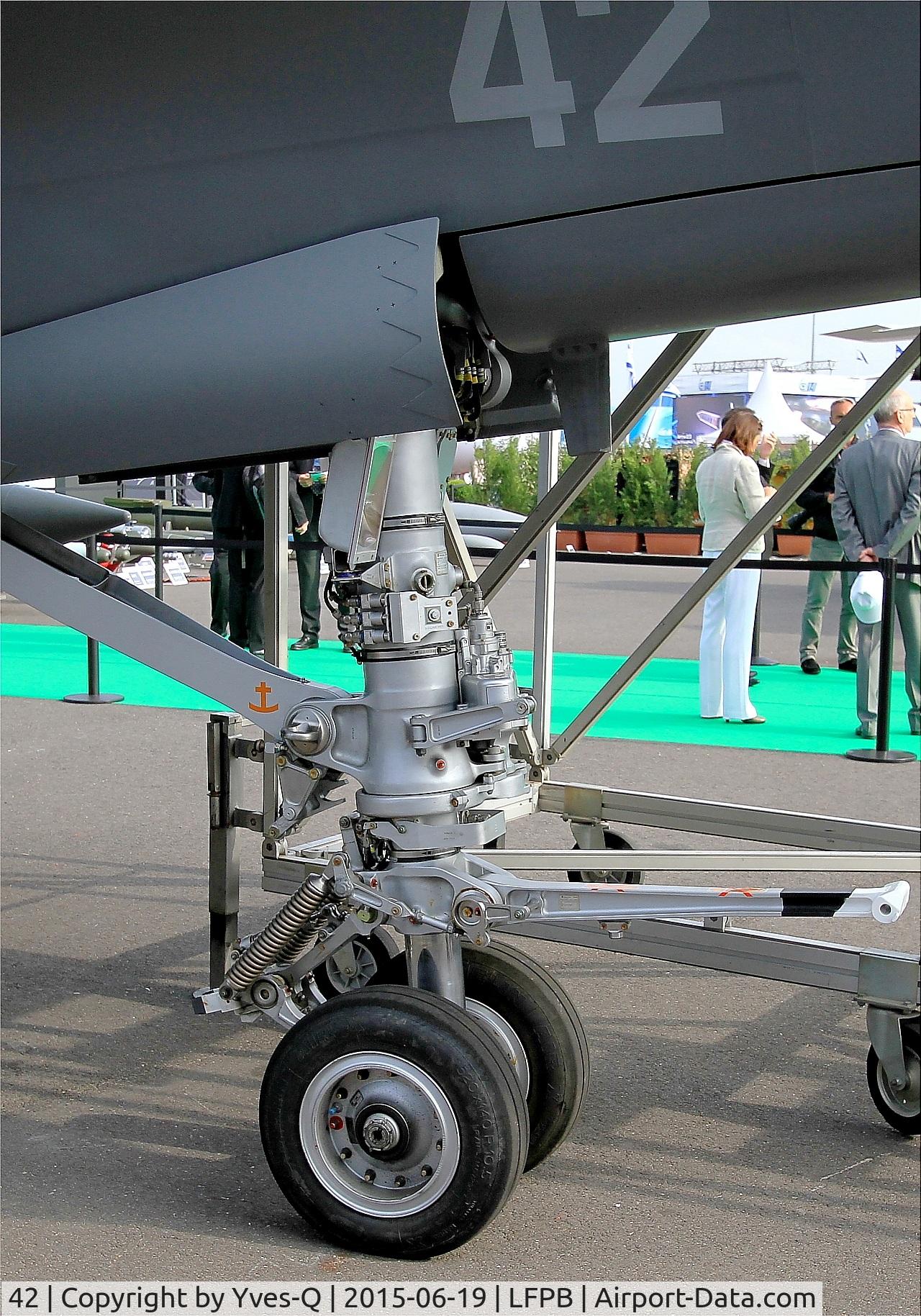 42, 2015 Dassault Rafale M C/N 42, Dassault Rafale M, Close view of front landing gear, Paris-Le Bourget (LFPB-LBG) Air show 2015