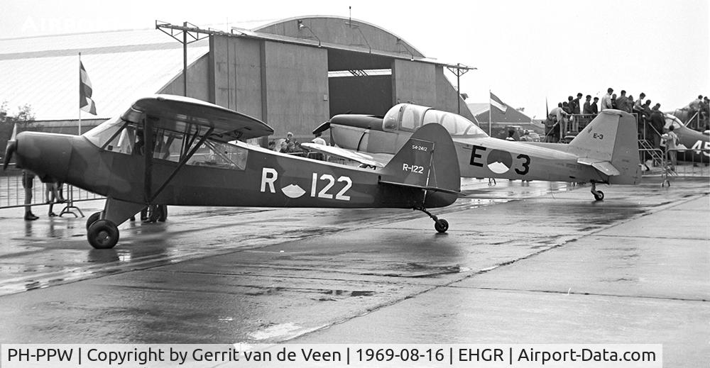 PH-PPW, Piper PA-18-135 Super Cub C/N 18-3812, R-122 still in RNLAF colours at the open house static display