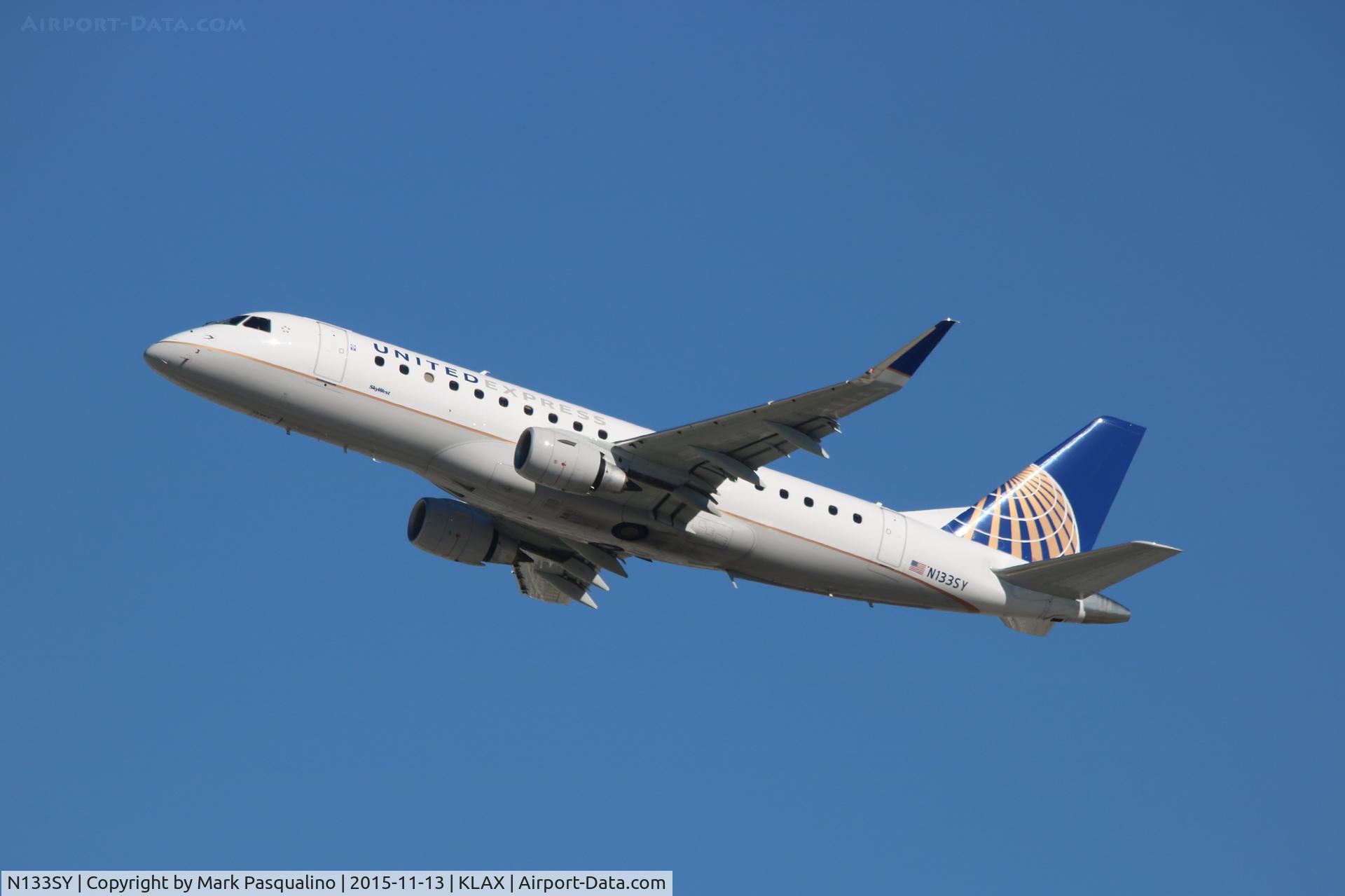 N133SY, 2015 Embraer 175LR (ERJ-170-200LR) C/N 17000452, ERJ 170-200 LR