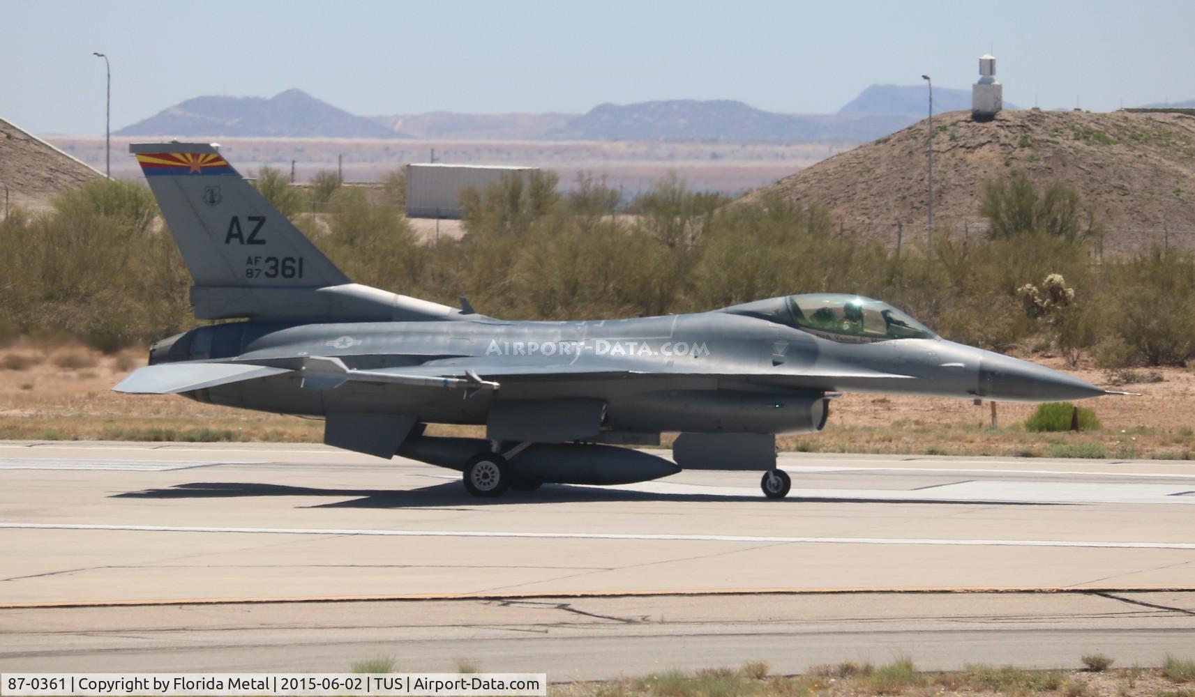 87-0361, 1987 General Dynamics F-16CM Fighting Falcon C/N 1C-12, F-16CM shot from the window of my plane