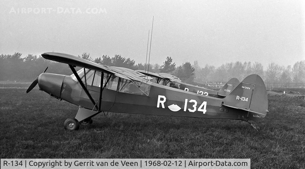 R-134, 1954 Piper L-21B Super Cub (PA-18-135) C/N 18-3824, 54-2424 together with R132 on the airstrip at Ermelo NL