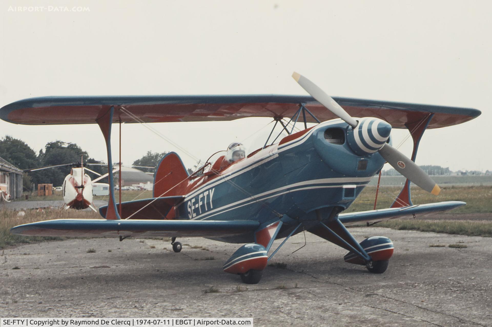 SE-FTY, 1973 Aerotek Pitts S-2A Special C/N 2049, Airfield Ghent 1974.