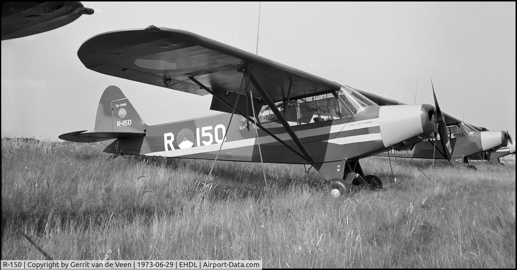 R-150, 1954 Piper L-21B Super Cub (PA-18-135) C/N 18-3840, the 54-2440 is standing in line with other L21B's belonging to the Grasshopper demo team during RNLAF 60 years celebration. GPLV badge on tail and wearing rare YLO stripes and nose