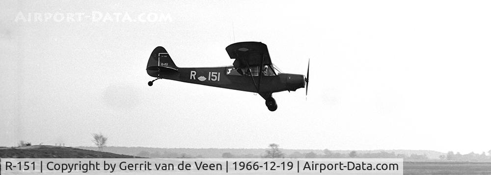 R-151, 1954 Piper L-21B Super Cub (PA-18-135) C/N 18-3841, the 54-2441 landing on 