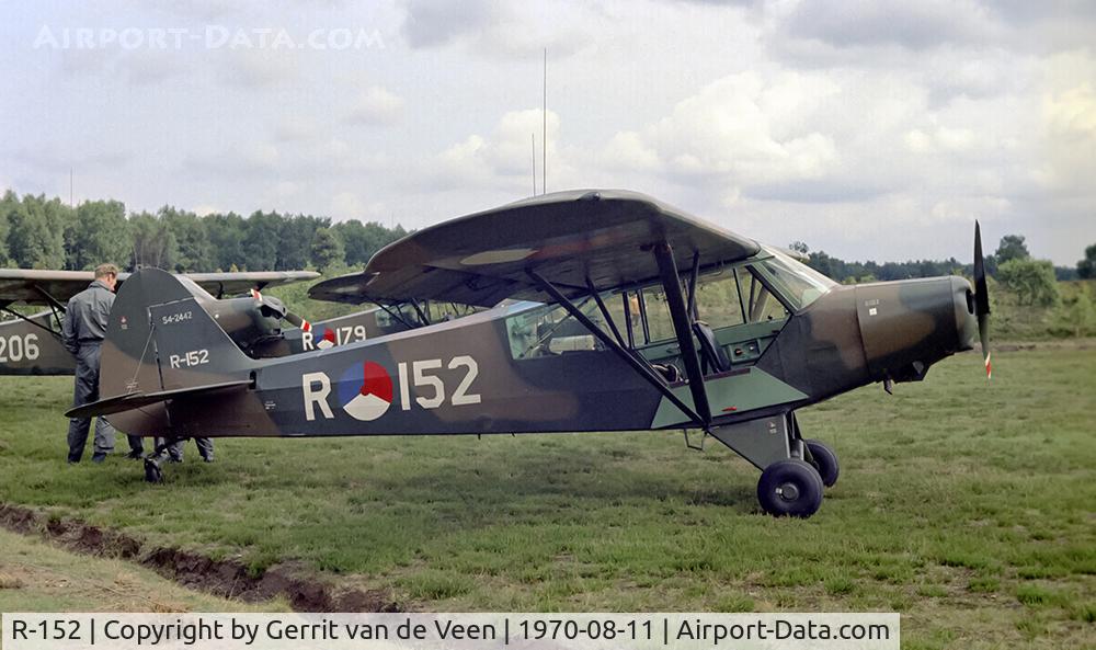 R-152, 1954 Piper L-21B Super Cub (PA-18-135) C/N 18-3842, the 54-2442 parked with L21B R179 & L21A R206 on Ermelo LAS