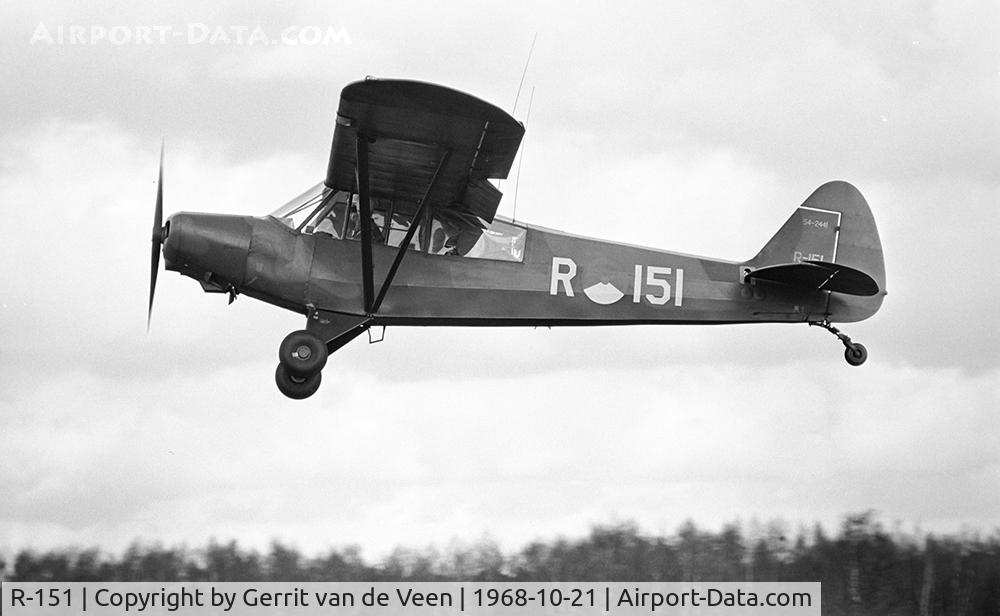 R-151, 1954 Piper L-21B Super Cub (PA-18-135) C/N 18-3841, 54-2441 full flaps down for landing Ermelo LAS