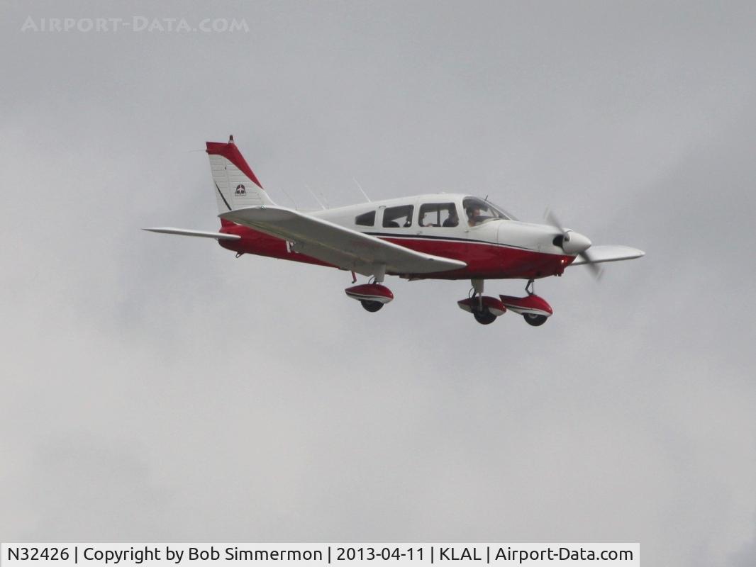N32426, 1974 Piper PA-28-180 C/N 28-7505059, Arriving at Lakeland, FL - Sun N Fun 2013