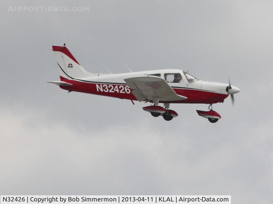 N32426, 1974 Piper PA-28-180 C/N 28-7505059, Arriving at Lakeland, FL - Sun N Fun 2013
