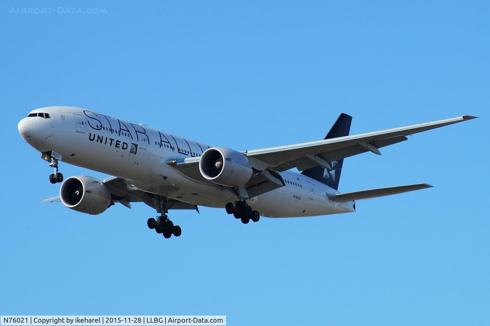 N76021, 2010 Boeing 777-224 C/N 39776, On final approach to runway 12, fly in from Newark, USA.