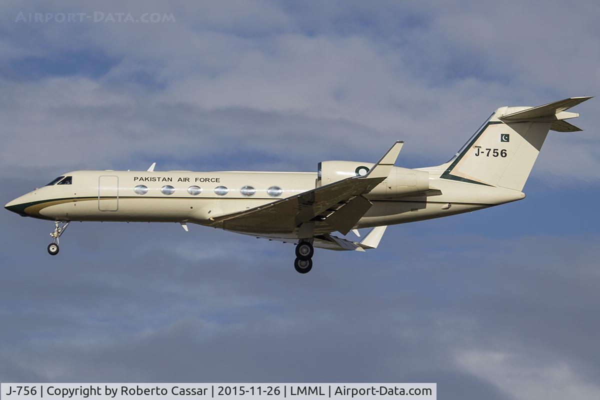 J-756, 2007 Gulfstream Aerospace GIV-X (G450) C/N 4090, CHOGM2015