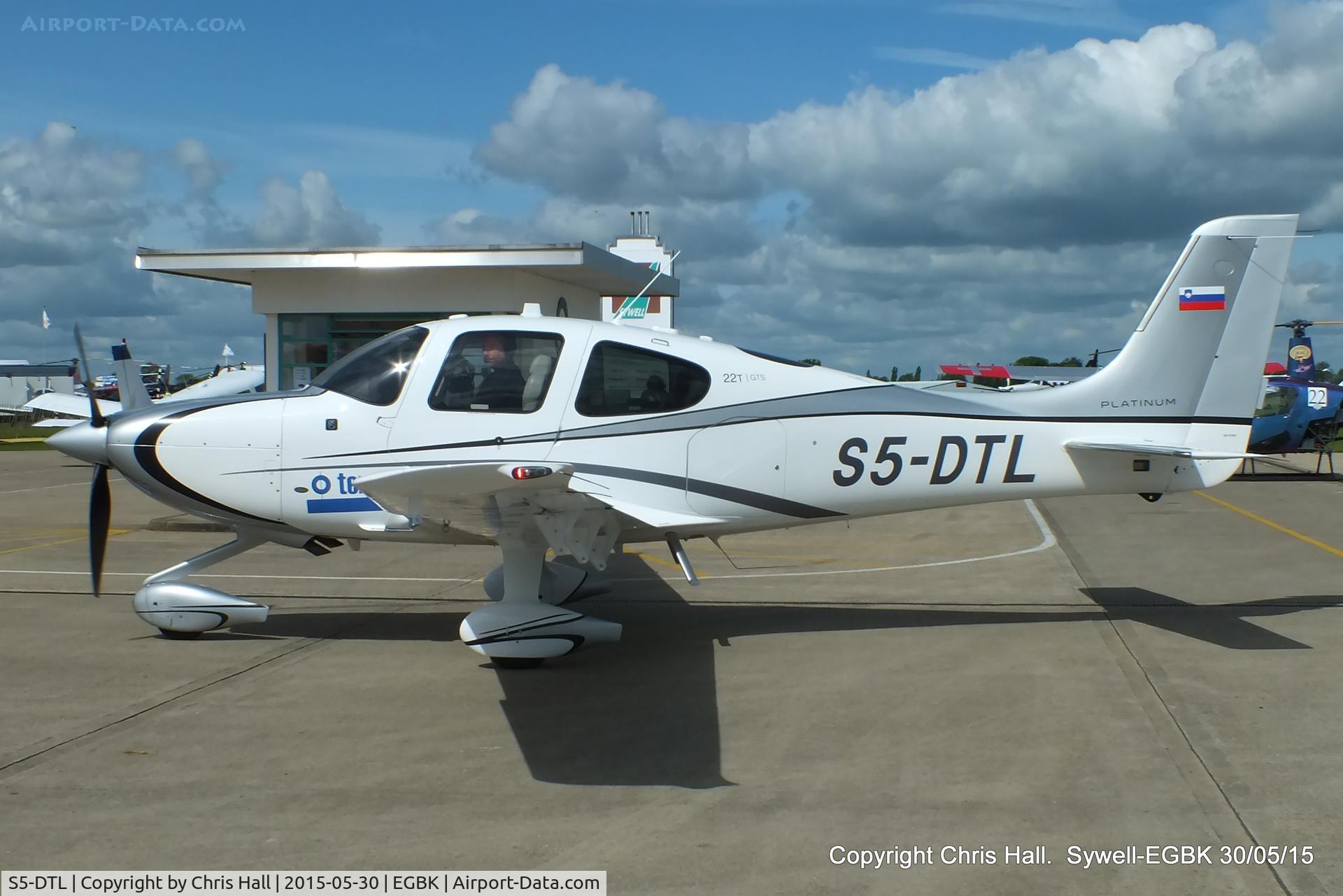 S5-DTL, Cirrus SR22T C/N 0825, at Aeroexpo 2015