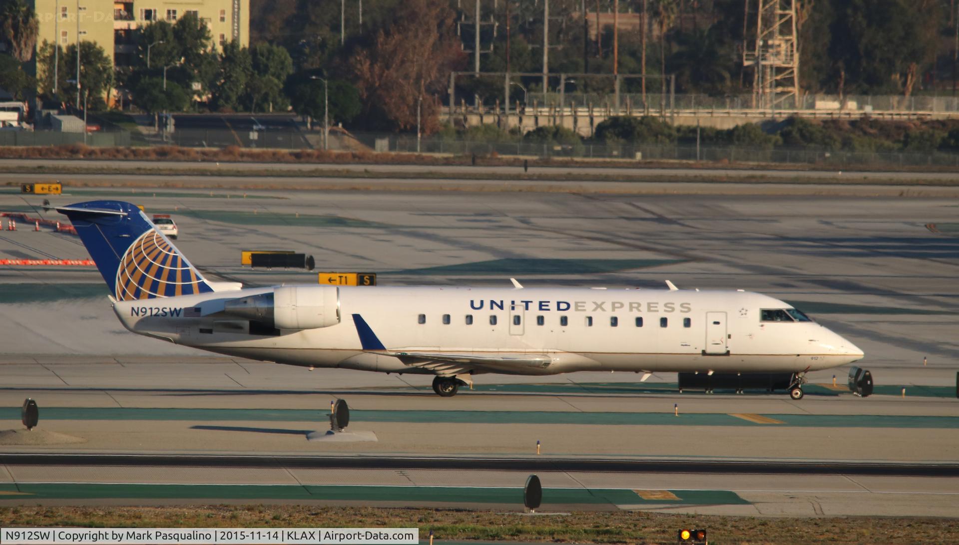 N912SW, 2001 Bombardier CRJ-200LR (CL-600-2B19) C/N 7595, CL-600-2B19
