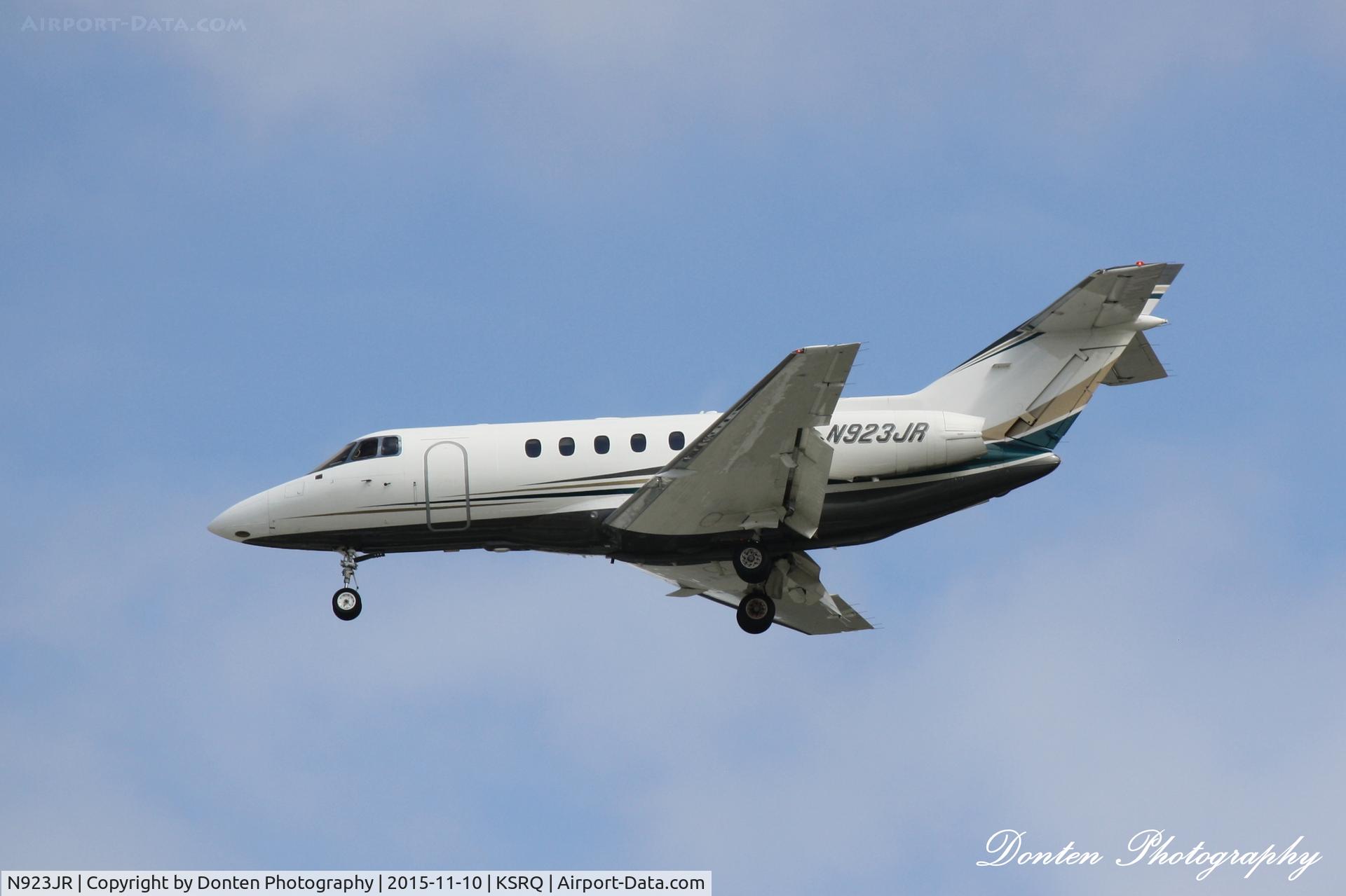 N923JR, 2004 Raytheon Hawker 800XP C/N 258666, Raytheon Hawker 800 (N923JR) arrives at Sarasota-Bradenton Interantional Airport following flight from Miami International Airport
