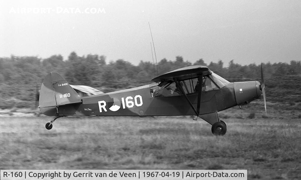 R-160, 1954 Piper L-21B Super Cub (PA-18-135) C/N 18-3850, the 54-2450 in take off 'rwy 09' Ermelo LAS
