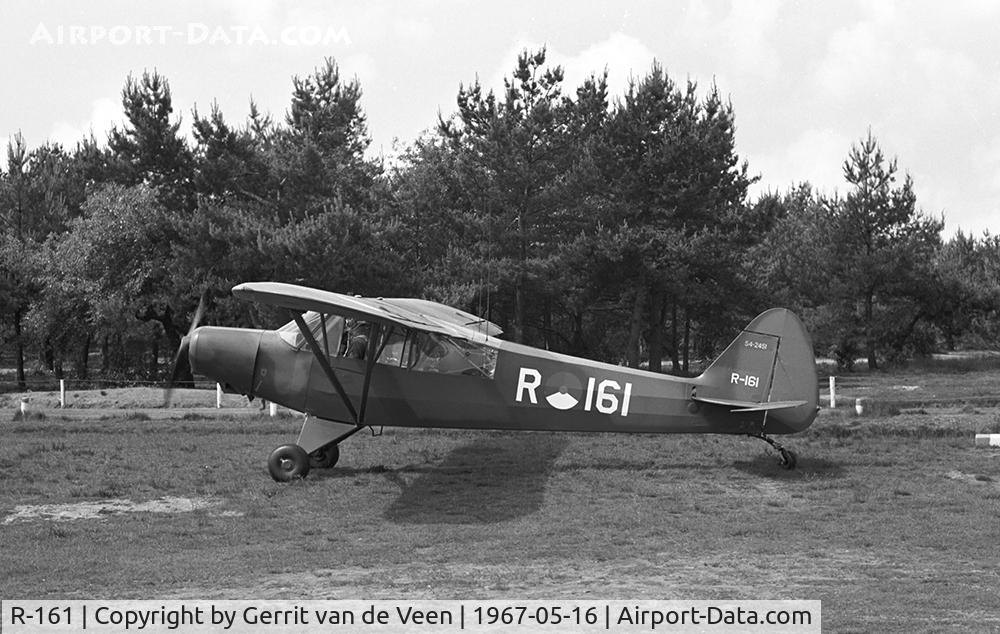 R-161, 1954 Piper L-21B Super Cub (PA-18-135) C/N 18-3851, starting up at Ermelo LAS