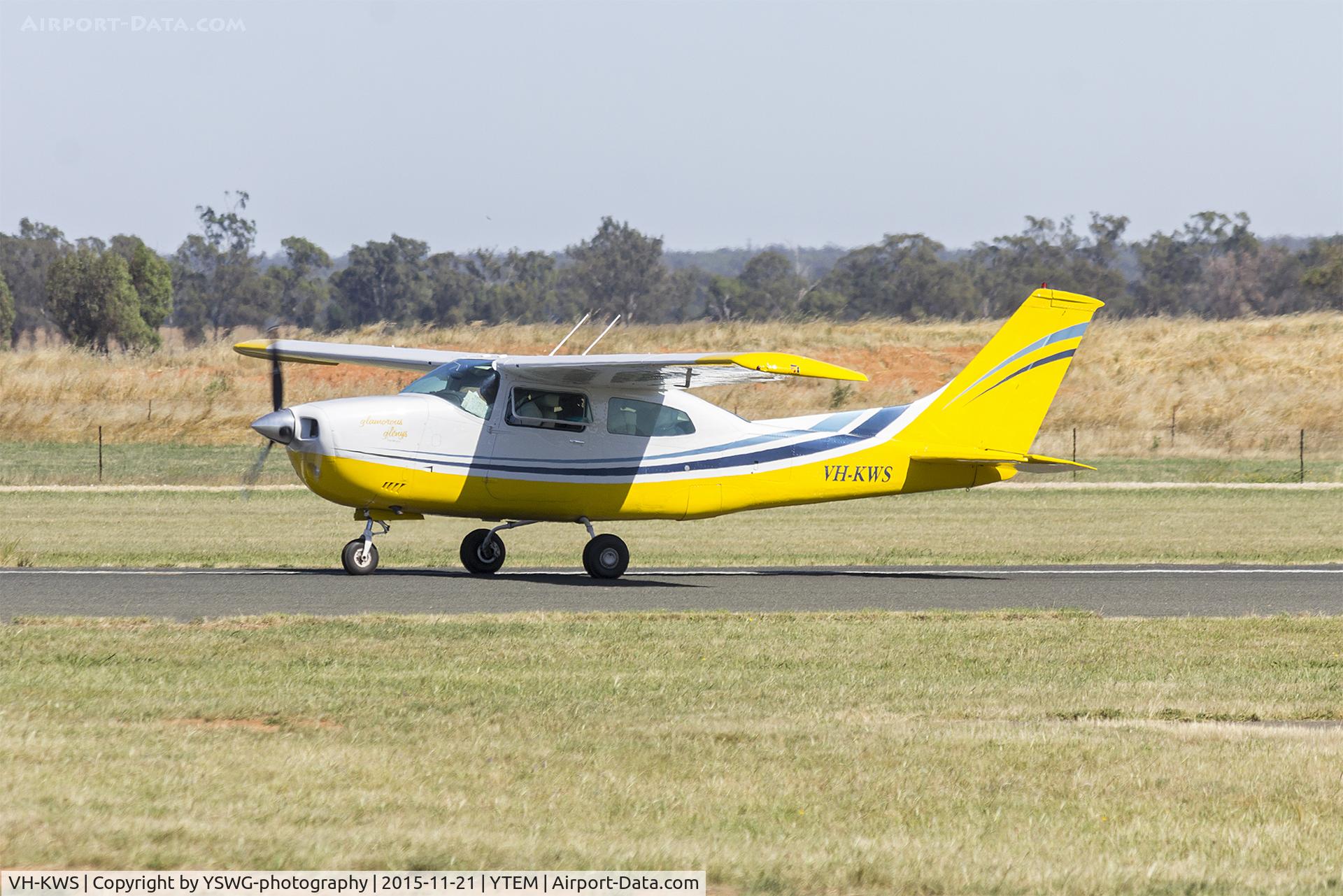 VH-KWS, 1973 Cessna 210L Centurion C/N 21059999, Cessna 210L Centurion (VH-KWS) taxiing at Temora Airport