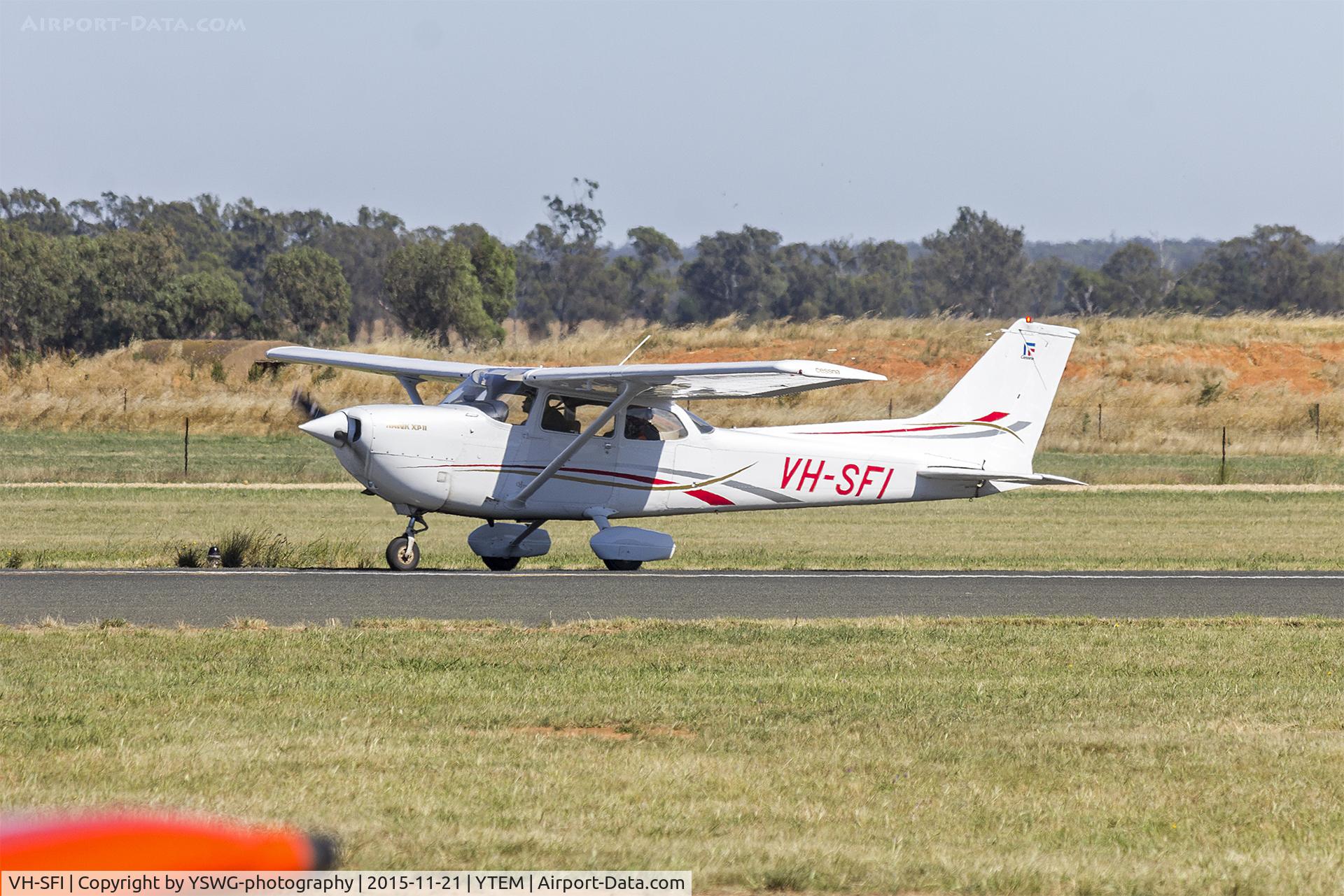 VH-SFI, 1977 Cessna R172K Hawk XP C/N R1722816, Jetfast Aviation (VH-SFI) Cessna R172K Hawk XP taxiing at Temora Airport.