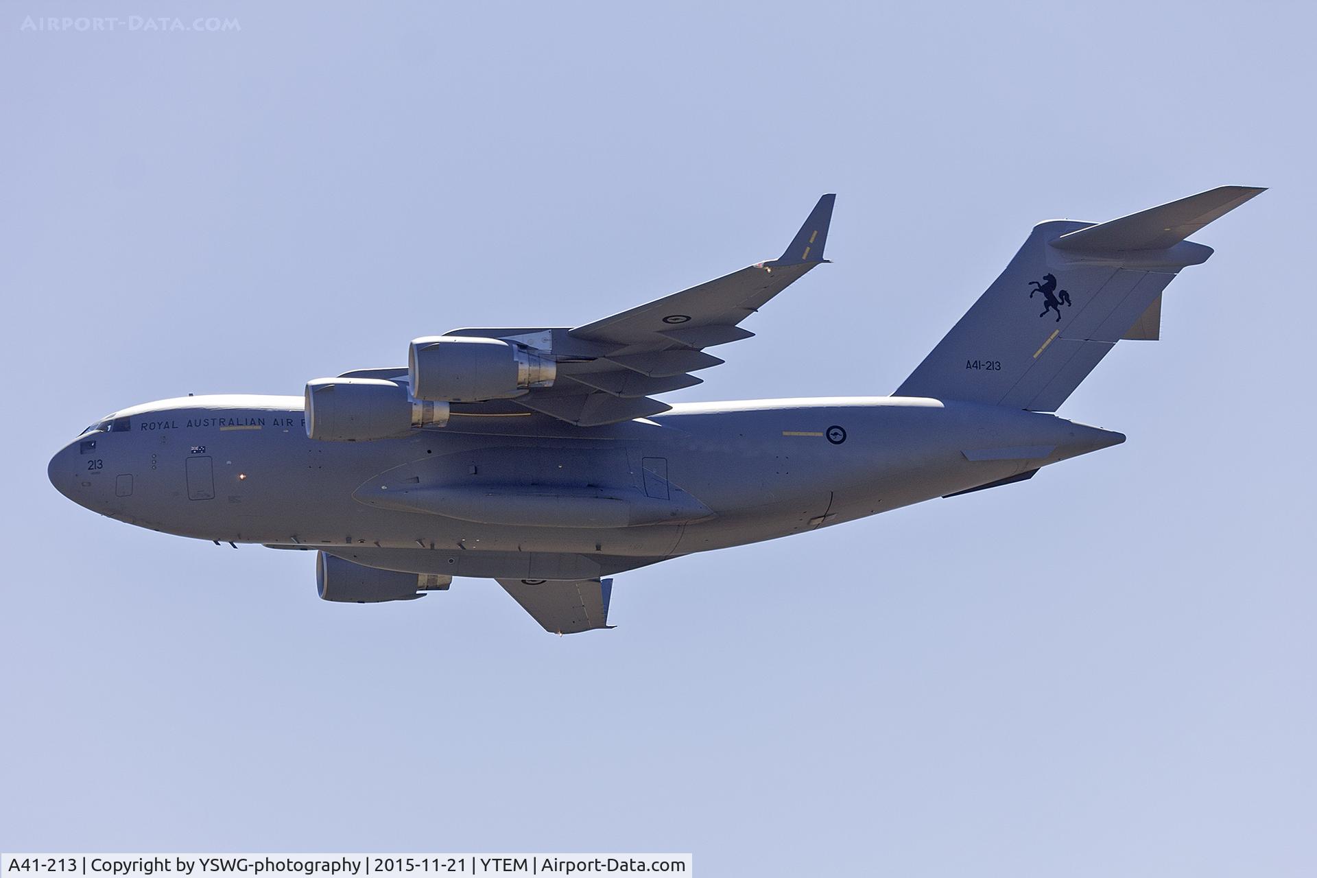 A41-213, 2015 Boeing C-17A Globemaster III C/N F-271/AUS-8, RAAF (A41-213) Boeing C-17A Globemaster III aerial display at the 2015 Warbirds Downunder Airshow at Temora.