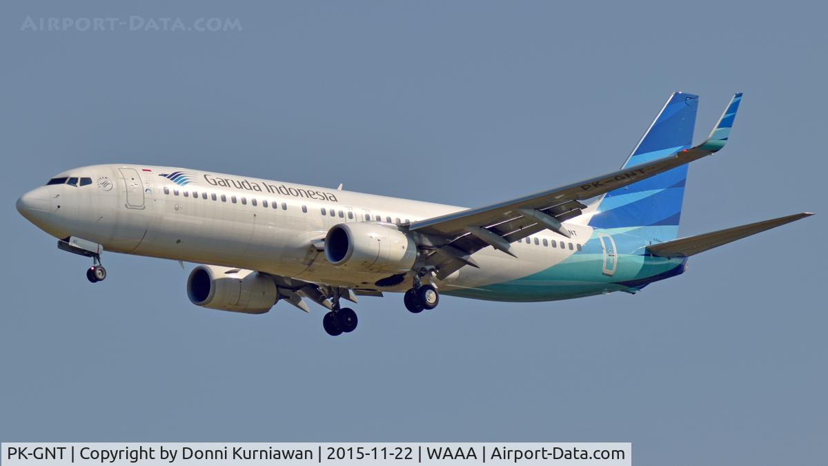 PK-GNT, 2015 Boeing 737-8U3 C/N 41806, final on short runway 03
