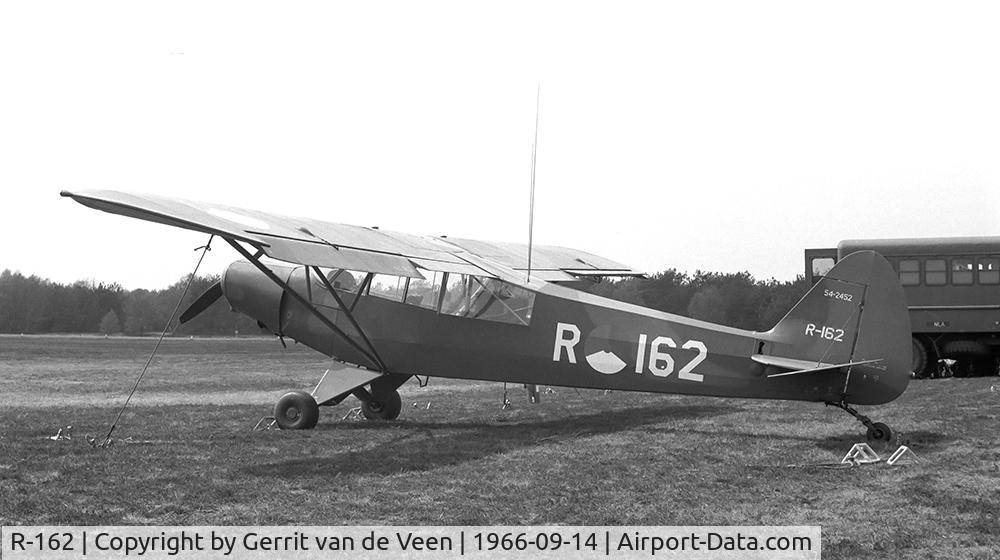 R-162, 1954 Piper L-21B Super Cub (PA-18-135) C/N 18-3852, 54-2452 on the airstrip Ermelo NL