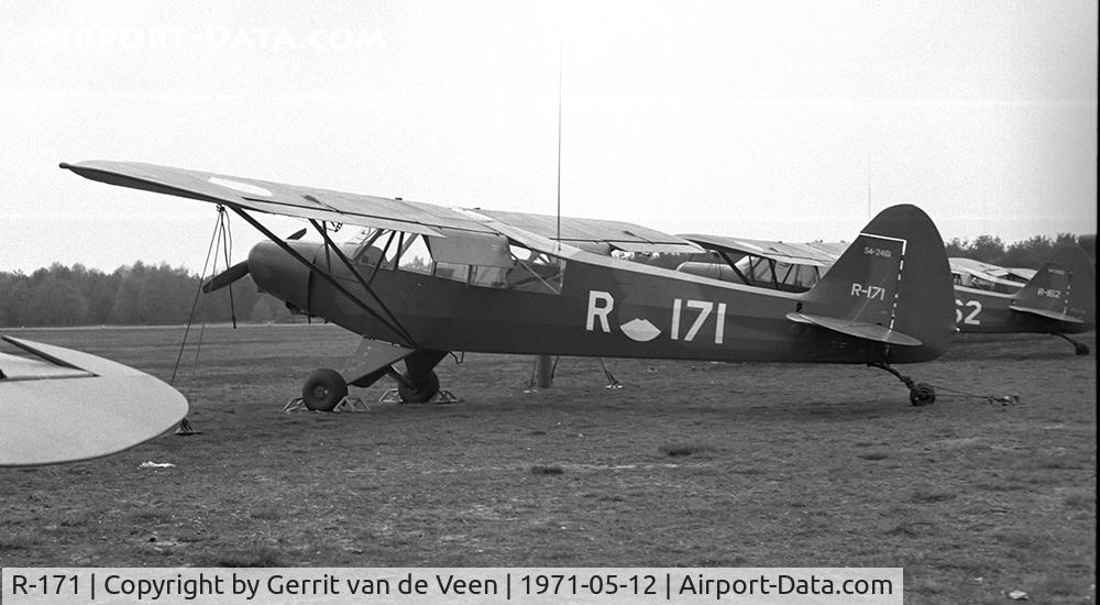 R-171, 1954 Piper L-21B Super Cub (PA-18-135) C/N 18-3861, The 54-2461 on the line at Ermelo LAS