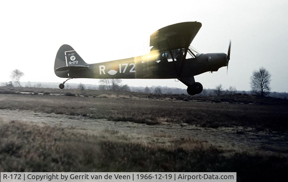 R-172, 1954 Piper L-21B Super Cub (PA-18-135) C/N 18-3862, This 54-2462 at Ermelo LAS, slide damaged but neverhteless a rare shot, 299 badge on the tail