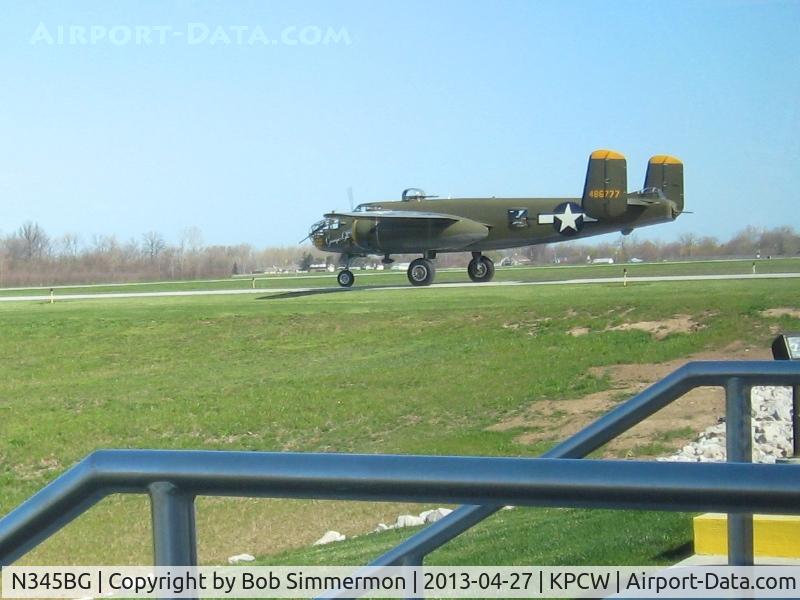 N345BG, 1944 North American TB-25N Mitchell C/N 108-47531, Departing Port Clinton, OH
