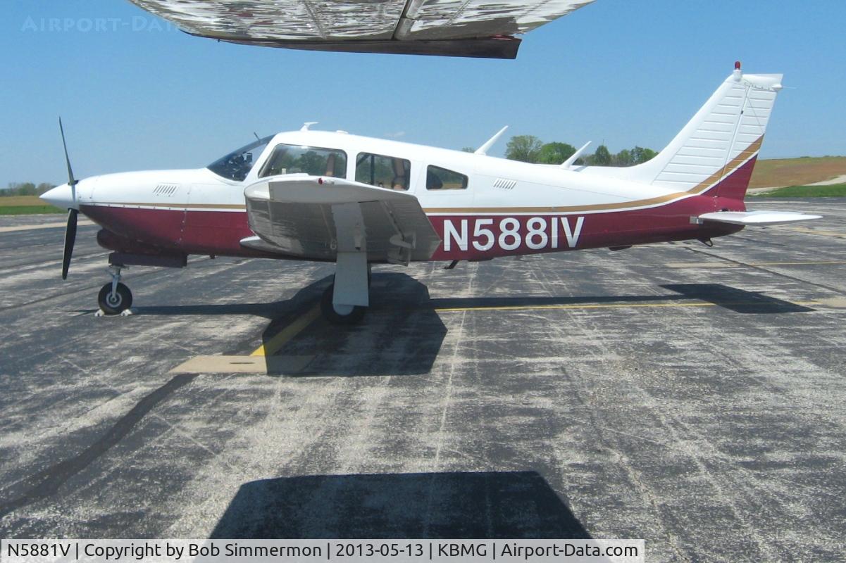 N5881V, Piper PA-28R-201T Cherokee Arrow III C/N 28R-7703160, On the ramp at Bloomington, IN