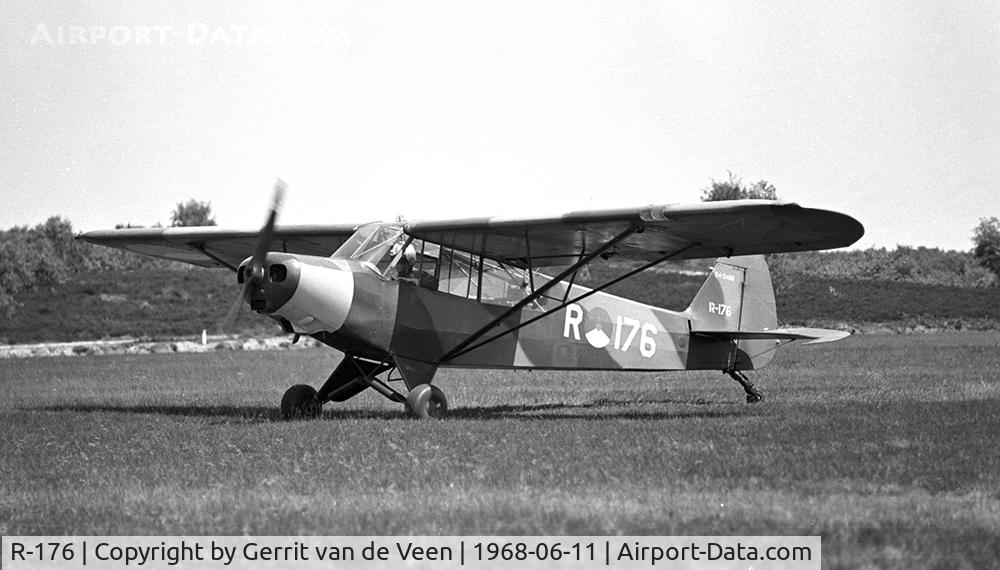 R-176, 1954 Piper L-21B Super Cub (PA-18-135) C/N 18-3866, the 54-2466 belongs to EVO (dayglow nose) seen at Ermelo LAS