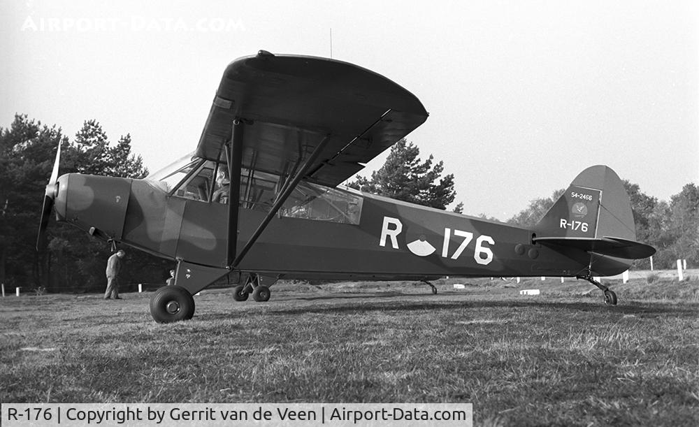 R-176, 1954 Piper L-21B Super Cub (PA-18-135) C/N 18-3866, Here at Ermelo in GPLV outfit 1975