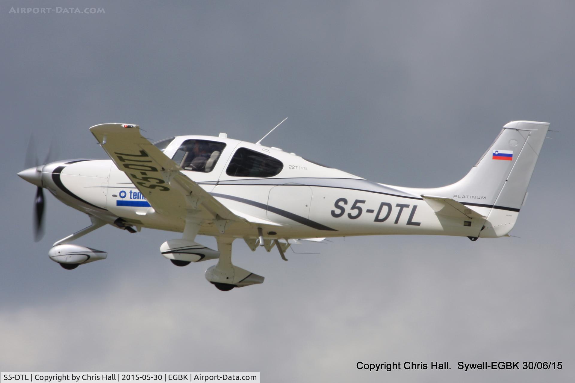 S5-DTL, Cirrus SR22T C/N 0825, at Aeroexpo 2015