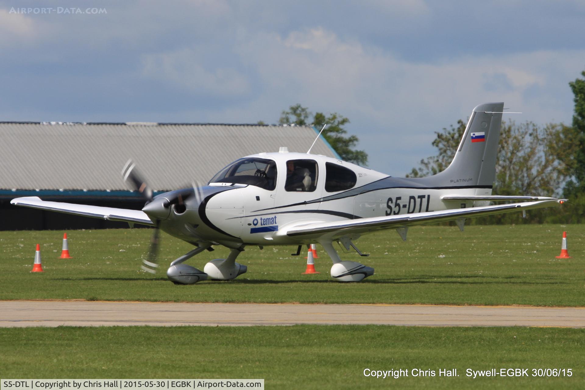 S5-DTL, Cirrus SR22T C/N 0825, at Aeroexpo 2015