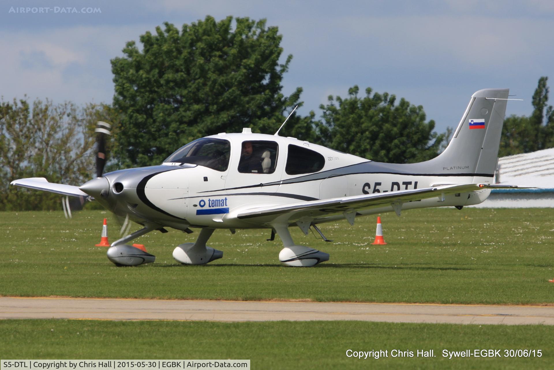 S5-DTL, Cirrus SR22T C/N 0825, at Aeroexpo 2015