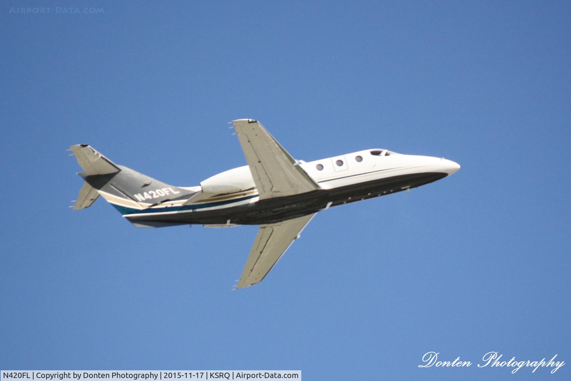 N420FL, 2008 Raytheon Hawker 400XP C/N RK-541, Flight Options Flight 420 (N420FL) departs Sarasota-Bradenton International Airport enroute to Boca Raton Airport