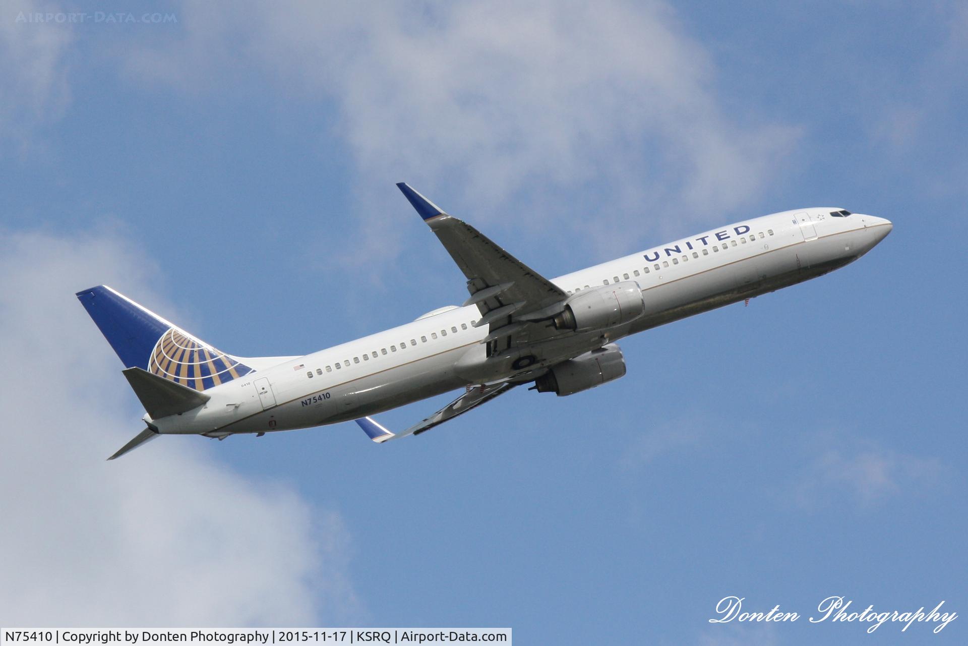 N75410, 2001 Boeing 737-924 C/N 30127, United Flight 1641 (N75410) departs Sarasota-Bradenton International Airport enroute to Chicago-O'Hare International Airport