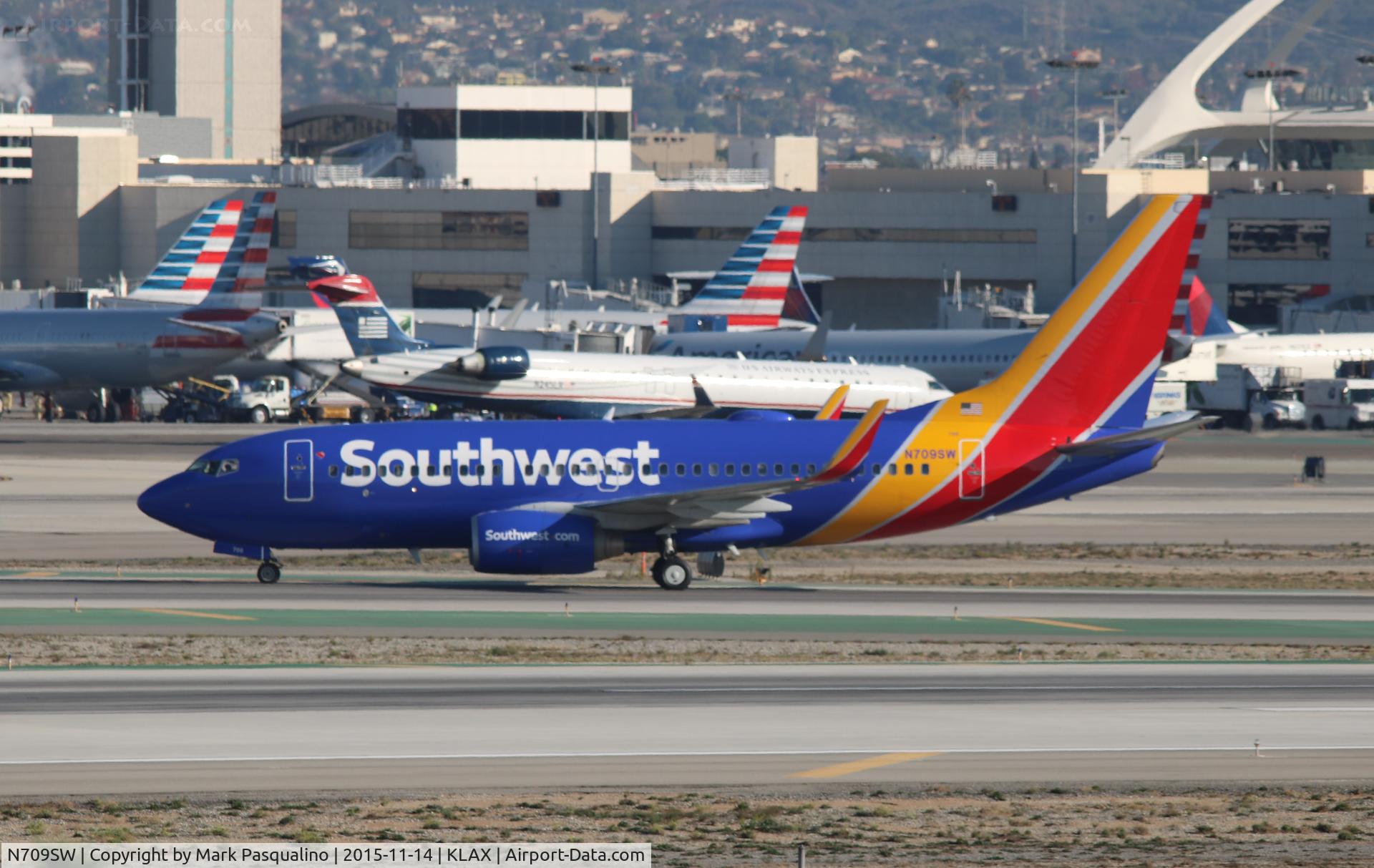 N709SW, 1998 Boeing 737-7H4 C/N 27843, Boeing 737-700