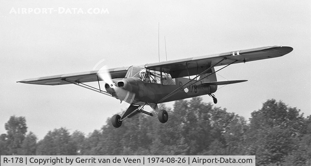 R-178, 1955 Piper L-21B Super Cub (PA-18-135) C/N 18-3868, The R-178 54-2468 on short final Ermelo LAS, black lettering and radio equipped (HF-antennas)