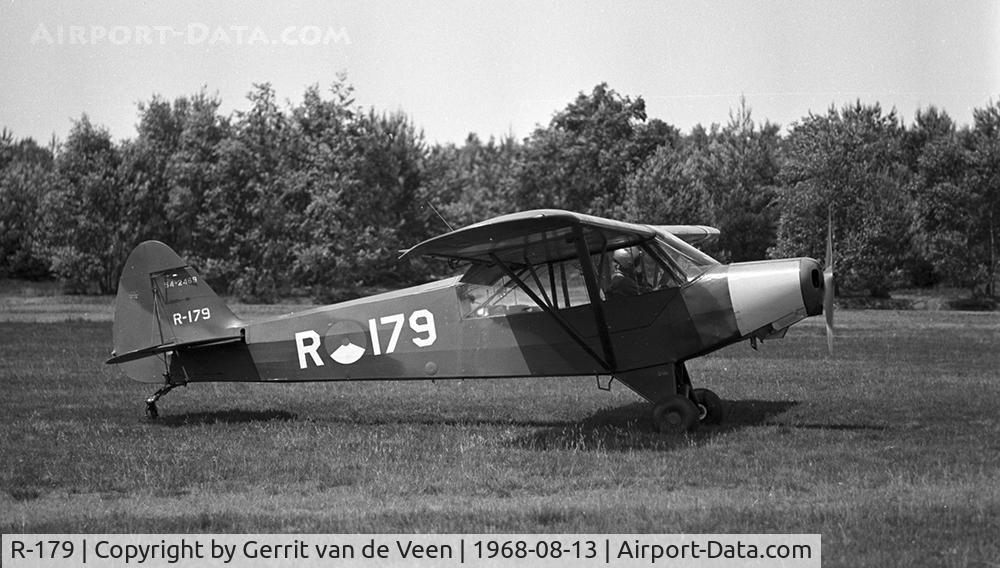 R-179, 1954 Piper L-21B Super Cub (PA-18-135) C/N 18-3869, The 54-2469 of the EVO with dayglow nose at Ermelo LAS