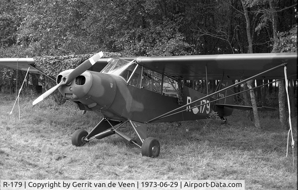 R-179, 1954 Piper L-21B Super Cub (PA-18-135) C/N 18-3869, The R-179 well camouflaged at Deelen AFB