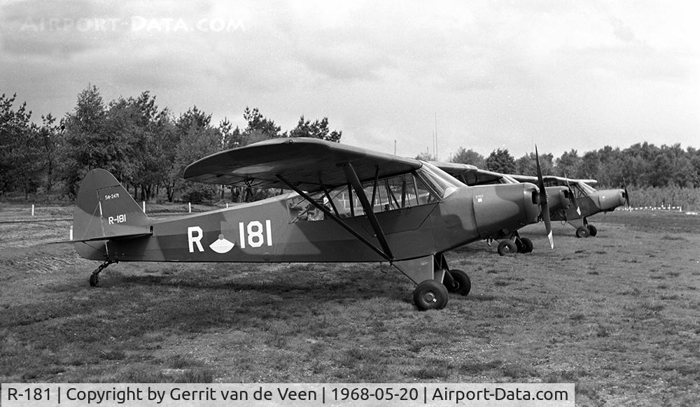 R-181, 1954 Piper L-21B Super Cub (PA-18-135) C/N 18-3871, The 54-2471 together with R-107 and R-127 at Ermelo LAS