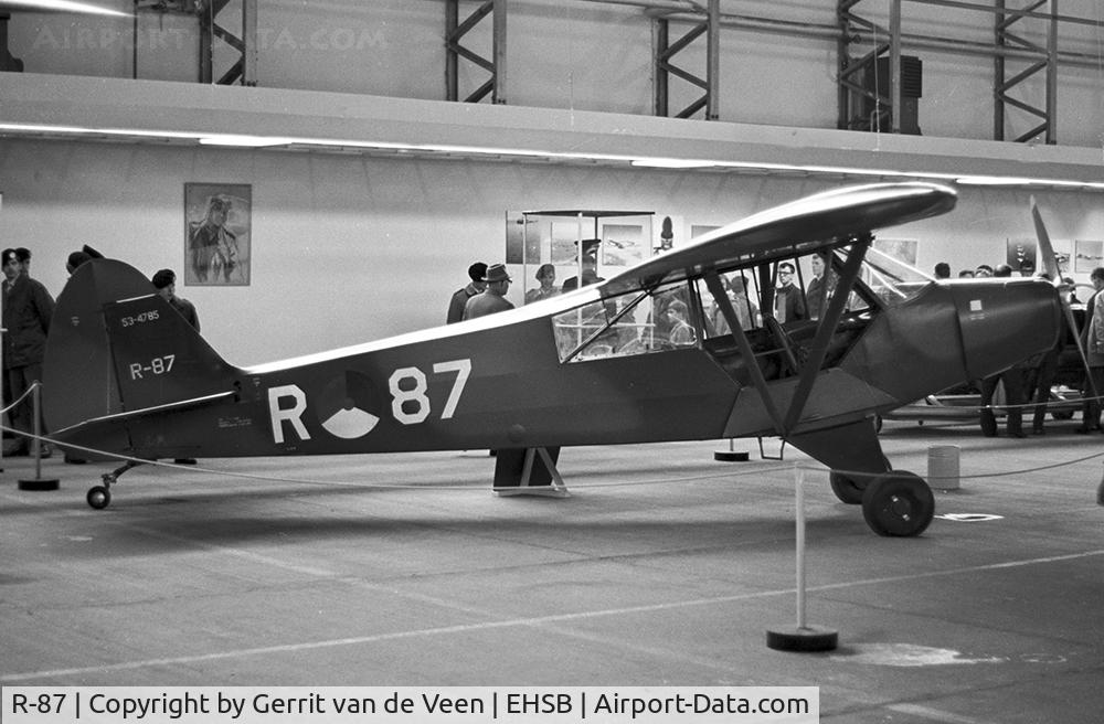R-87, 1953 Piper L-18C Super Cub C/N 18-3185, This 53-4785 was present in the Soesterberg Aviation Museum in 1968. It was then situated in one of the large hangars on base
