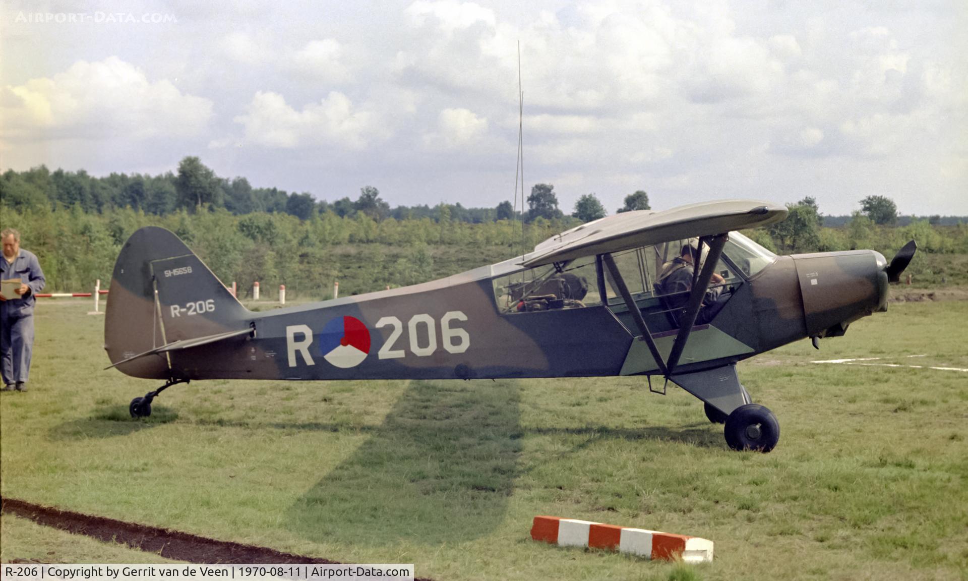 R-206, 1951 Piper L-21A Super Cub (PA-18-125) C/N 18-575, a nice colourphoto shot at Ermelo LAS